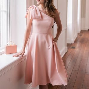 Gal meets Glam Yvonne Bow Dress